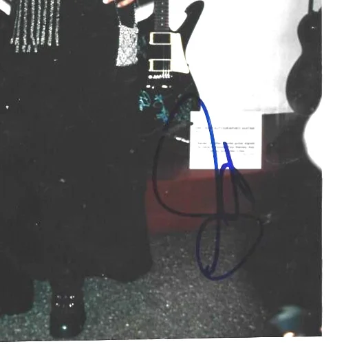 original Hand signed 8 x 10 photo of Steven Tyler, image 2