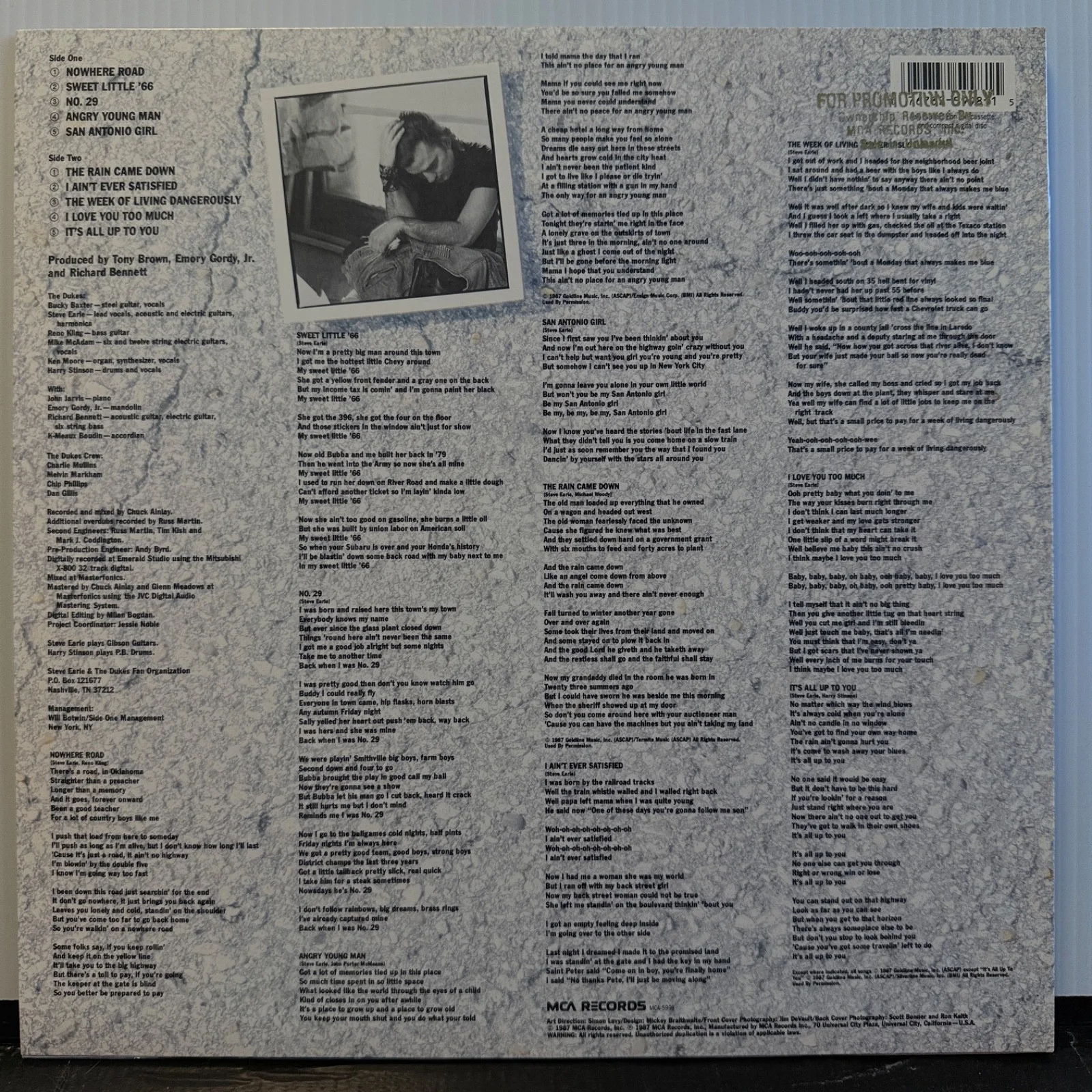 AUTOGRAPHED | Steve Earle & The Dukes "Exit 0" | VINYL LP MCA-5998 w/PROMO STAMP, изображение 3