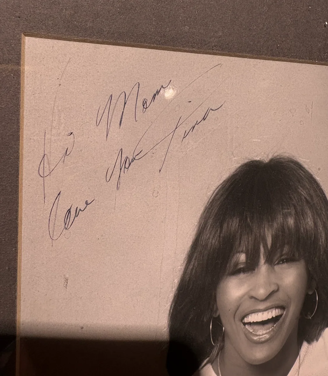 Love Mom TINA TURNER SIGNED autograph photo JSA COA 11X14 B&W vintage, изображение 2