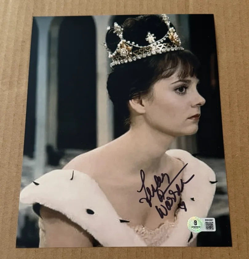 LESLEY ANN WARREN — LESLEY ANN WARREN SIGNED CINDERELLA 8X10 PHOTO BECKETT COA AUTHENTIC #6