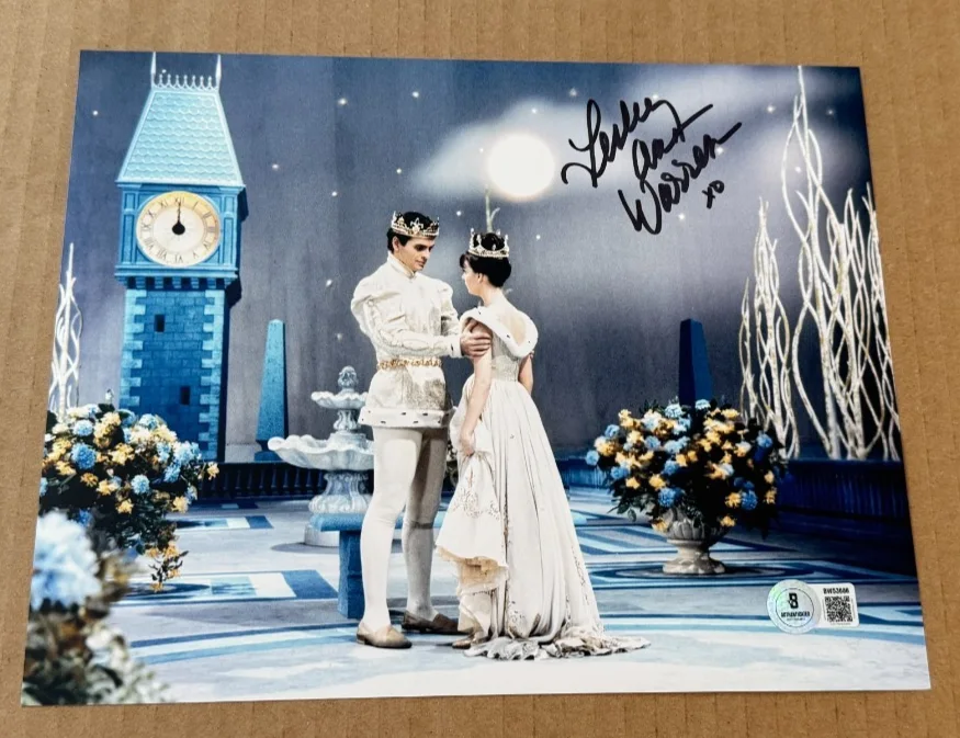 LESLEY ANN WARREN — LESLEY ANN WARREN SIGNED CINDERELLA 8X10 PHOTO BECKETT COA AUTHENTIC #5