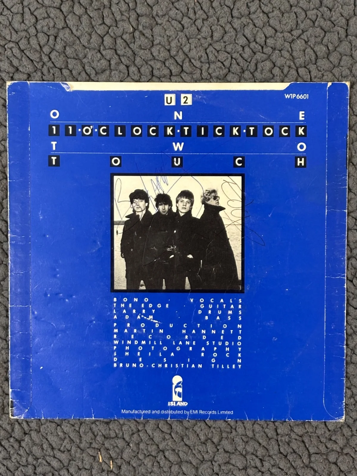 U2 Band Signed ‘11 O’Clock Tick Tock - 45 RPM Single - with punch out vinyl- COA, image 4