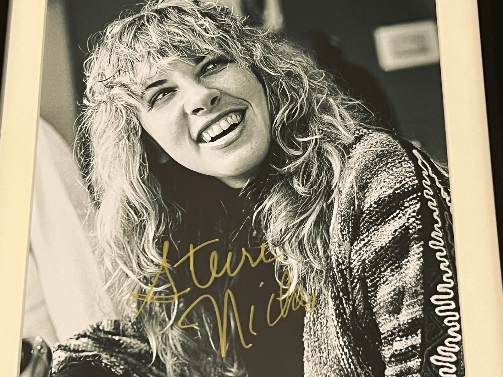 STEVIE NICKS Autographed signed 8 X 11.5 Early photo Gold Sharpie Nicely Framed, изображение 3