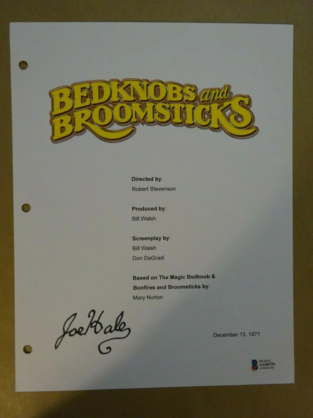 Joe Hale — Autographed JOE HALE Signed BEDKNOBS AND BROOMSTICKS Script Cover BECKETT COA, image 2