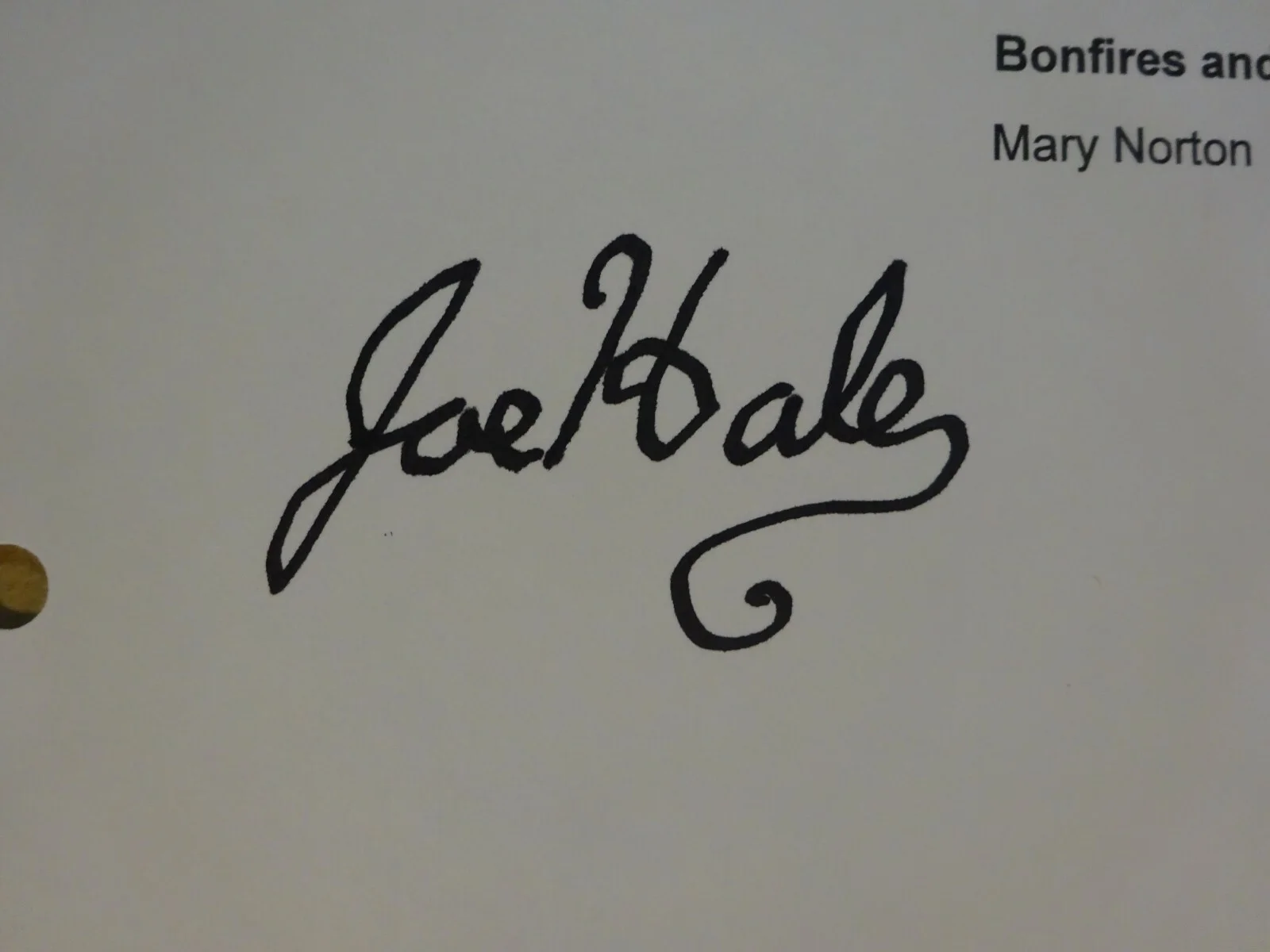 Joe Hale — Autographed JOE HALE Signed BEDKNOBS AND BROOMSTICKS Script Cover BECKETT COA, image 4