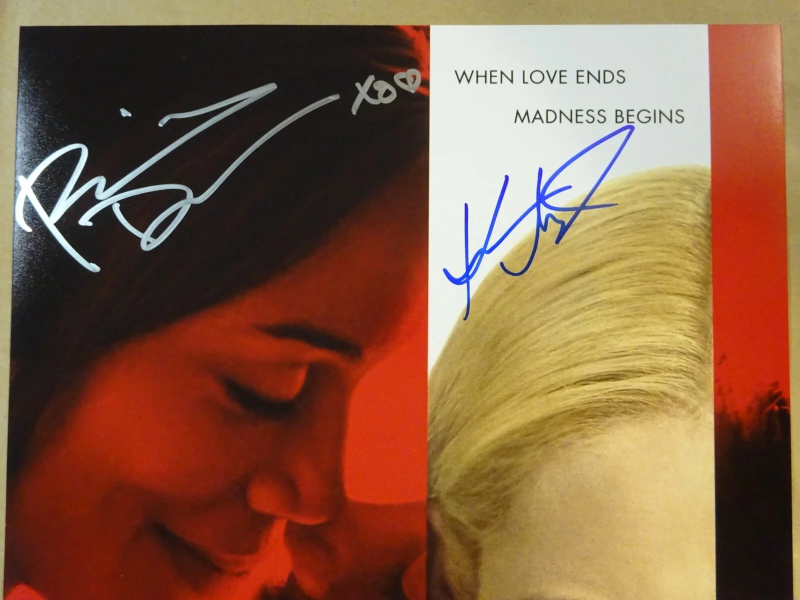 Rosario Dawson, Katherine Heigl — Signed ROSARIO DAWSON KATHERINE HEIGL UNFORGETTABLE 12x18 Photo BECKETT BAS COA, image 3