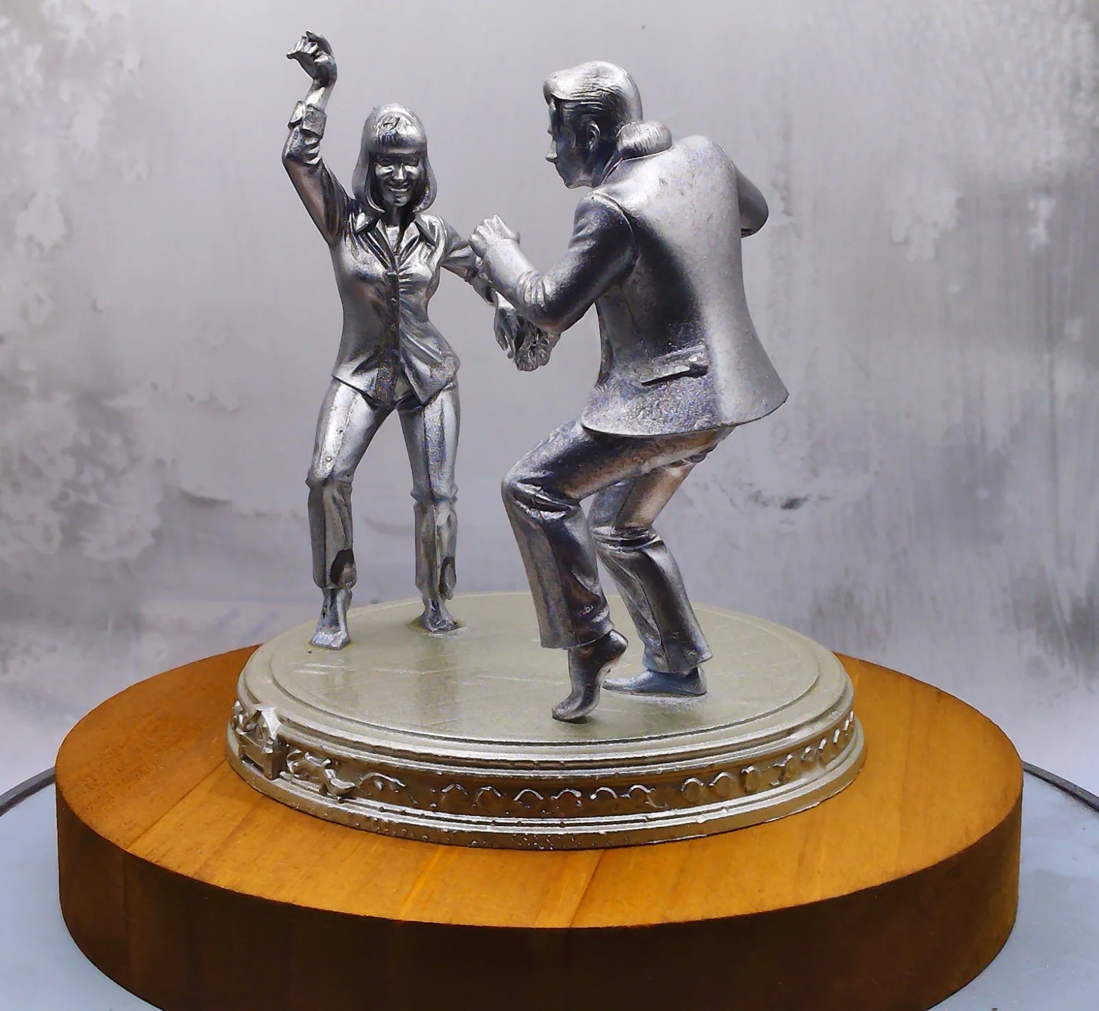 John Travolta + Uma Thurman (Pulp Fiction) Statue - from Cave Craft, image 2