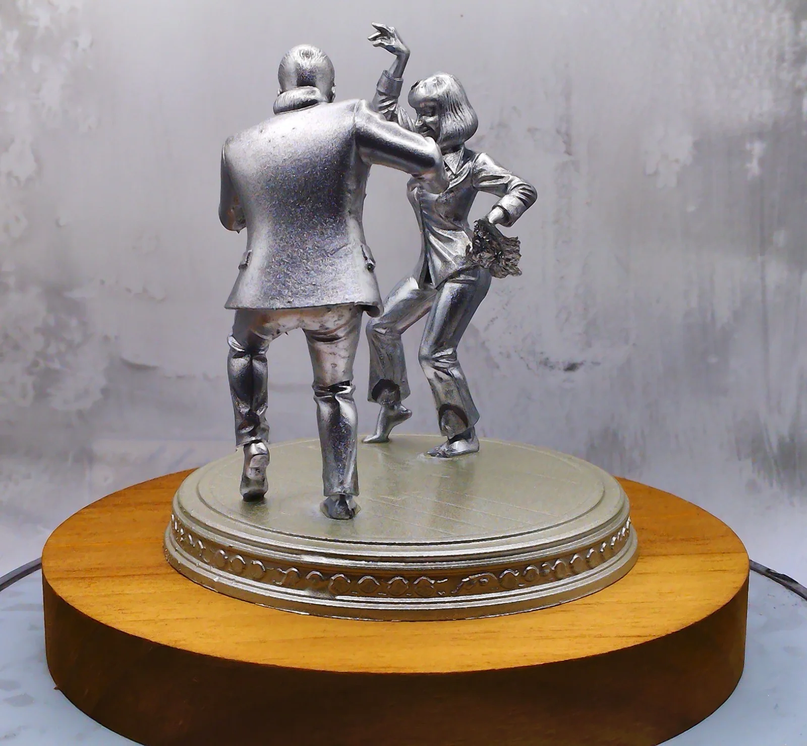 John Travolta + Uma Thurman (Pulp Fiction) Statue - from Cave Craft, image 3