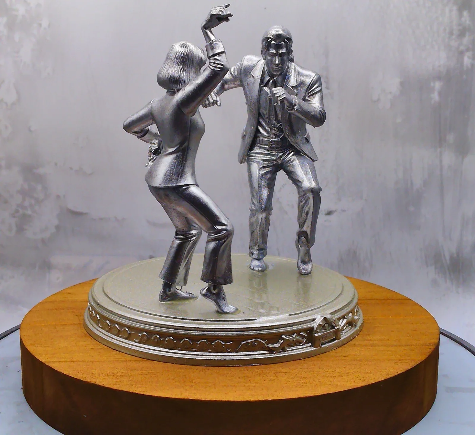 John Travolta + Uma Thurman (Pulp Fiction) Statue - from Cave Craft, image 5