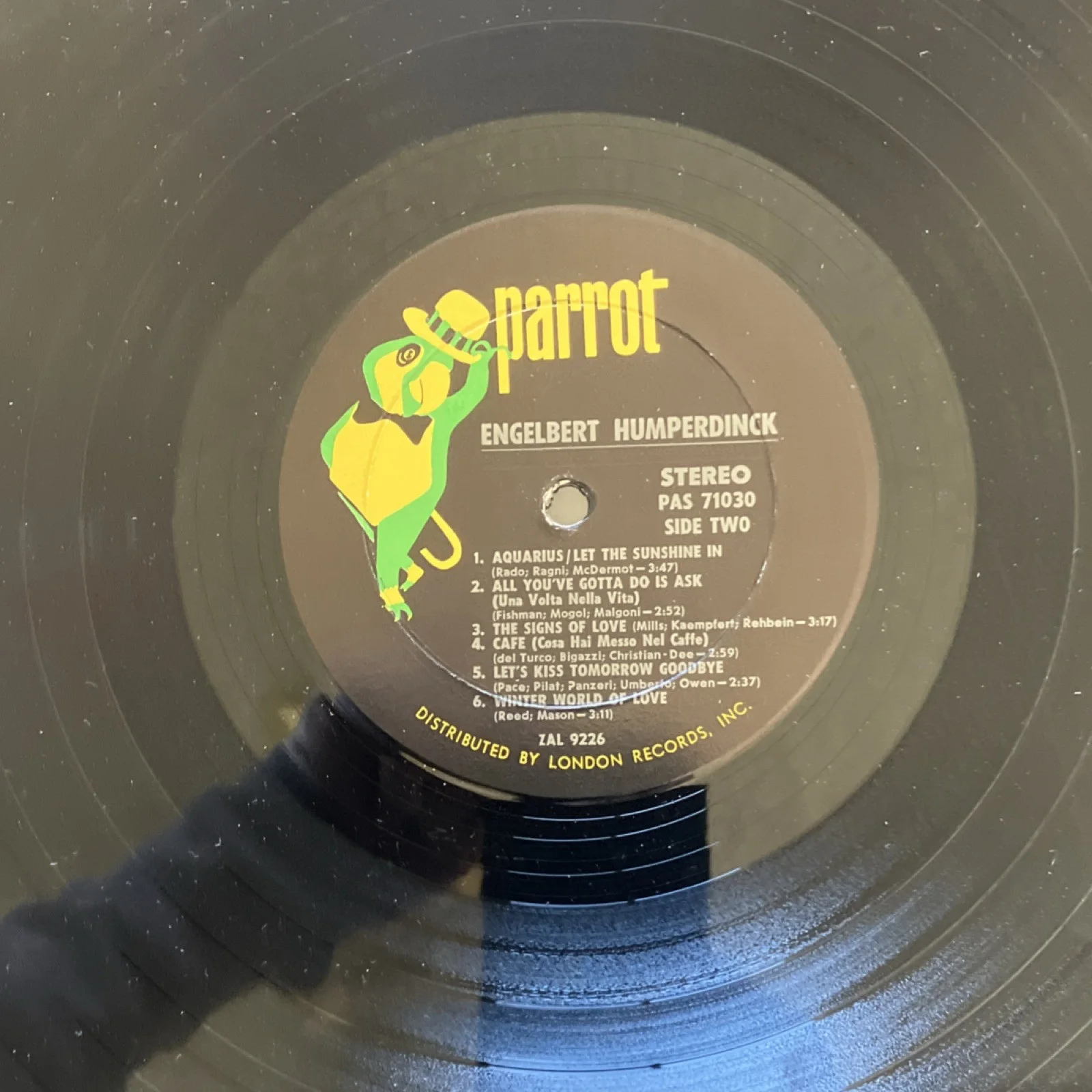 Engelbert Humperdinck Signed Vinyl Record Parrot PAS 71030 Original, image 3