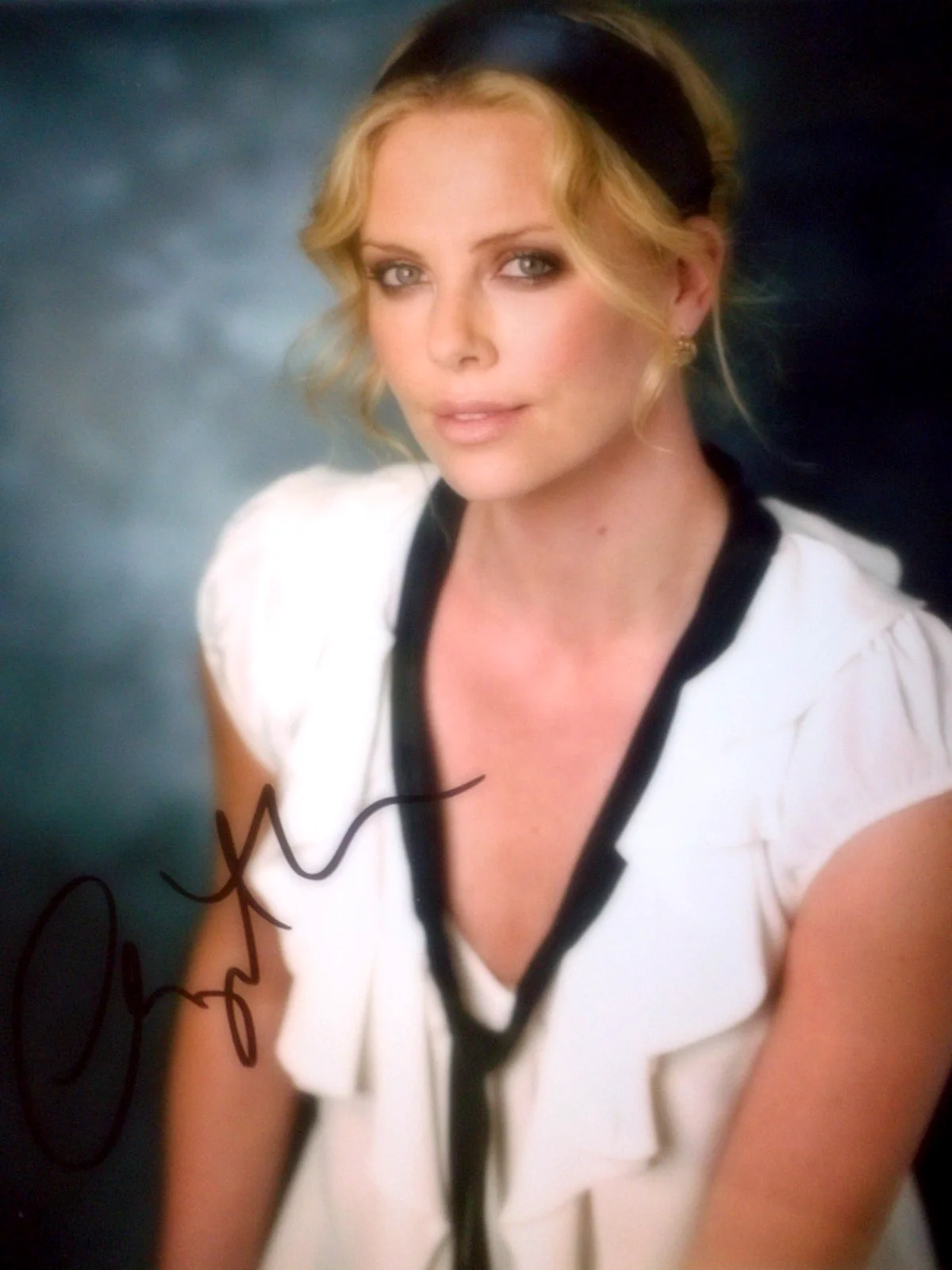 Charlize Theron Autographed THE ITALIAN JOB/MAD MAX 8 x 10 Photo COA & Holo, изображение 3