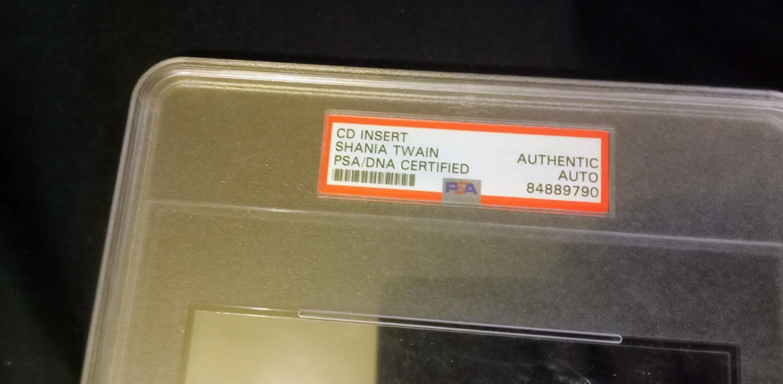 Shania Twain Signed 'Queen Of Me' 4x4 CD Insert - (PSA/DNA Encapsulated), изображение 2
