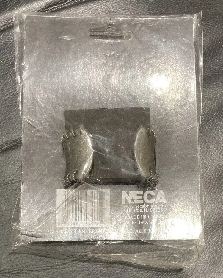 The Twilight Saga - Breaking Dawn Part 2 - Cullen Crest Wire Cuff - RARE, image 2