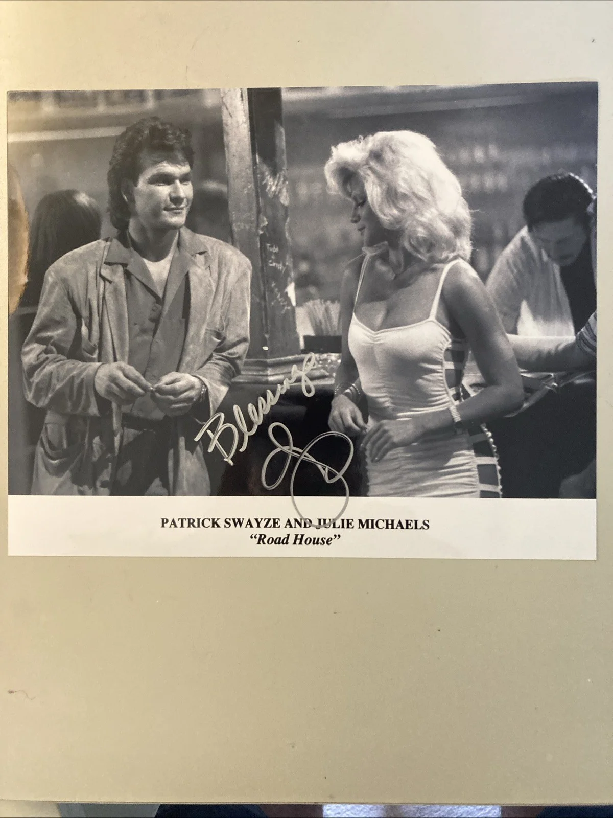 Julie Michaels & Patrick Swayze “Roadhouse” what a classic signed 8x10 with COA, изображение 2