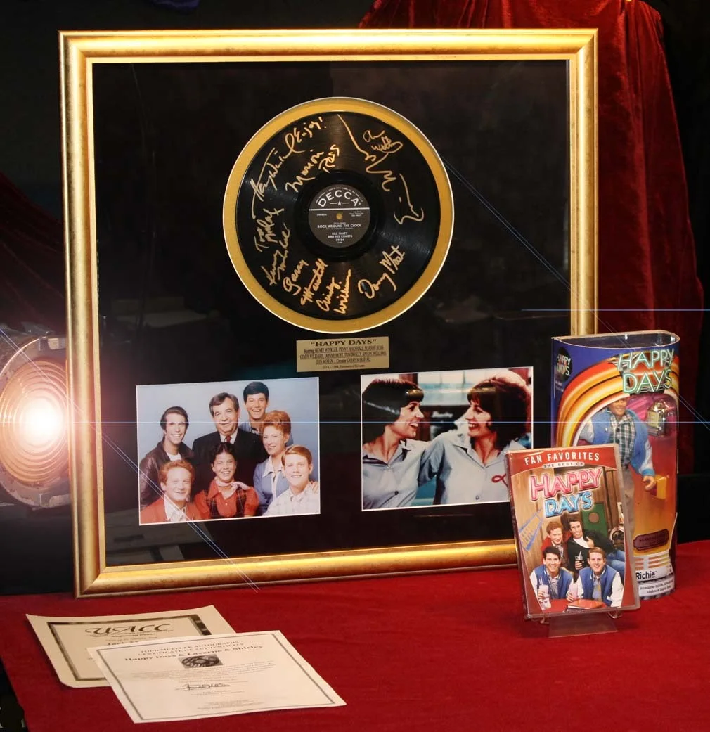 CAST — HAPPY DAYS, LAVERNE & SHIRLEY 9 Signed Autographs, Frame, COA DVD CINDY WILLIAMS, изображение 2