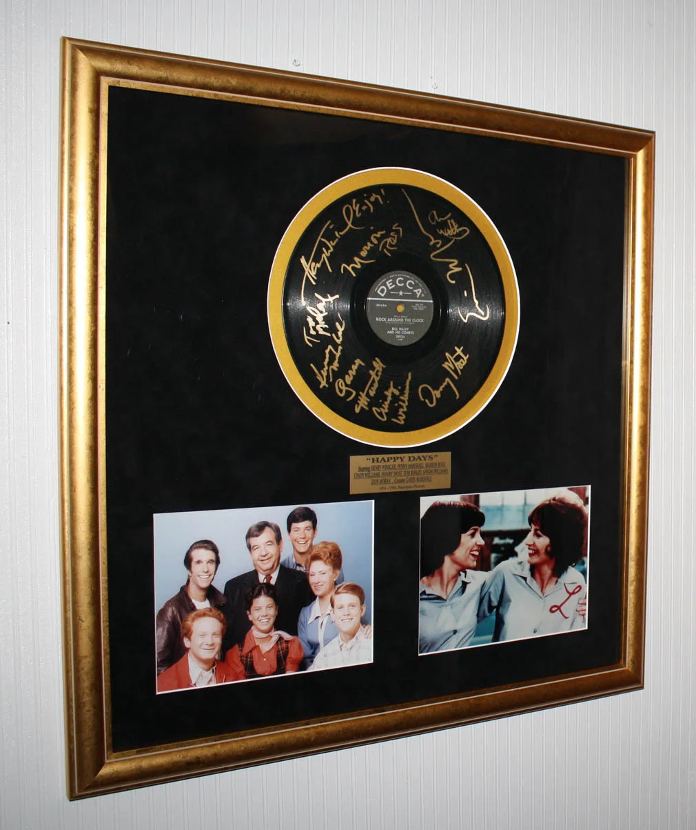 CAST — HAPPY DAYS, LAVERNE & SHIRLEY 9 Signed Autographs, Frame, COA DVD CINDY WILLIAMS, изображение 3