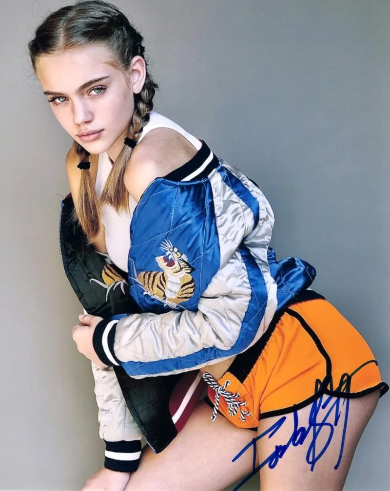 Isabel Gravitt — Isabel Gravitt Signed Autograph 8x10 Photo - Sexy Young Up-And-Coming Star