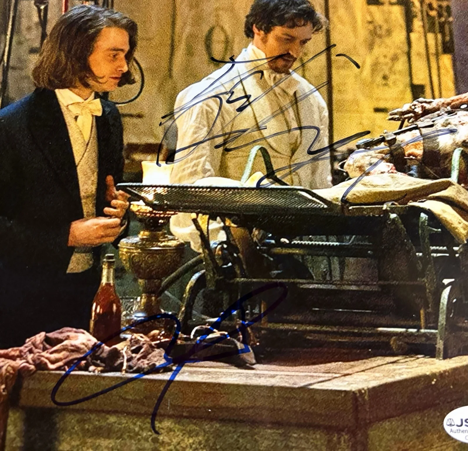 Daniel Radcliffe — Daniel Radcliffe/James McAvoy DUAL SIGNED Frankenstein Movie 8x10 Photo- JSA COA, изображение 2