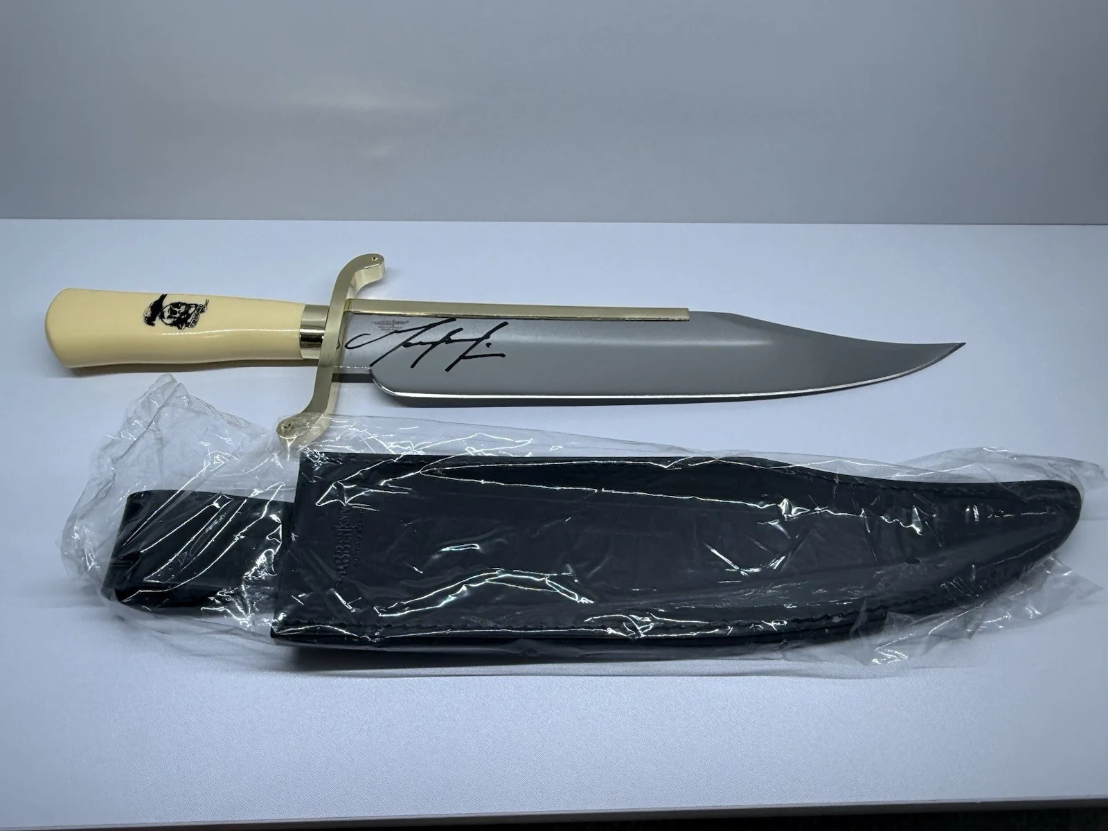 Mel Gibson — Mel Gibson Signed The Expendable Bowie Knife Gil Hibben United Cutlery CA COA, image 5
