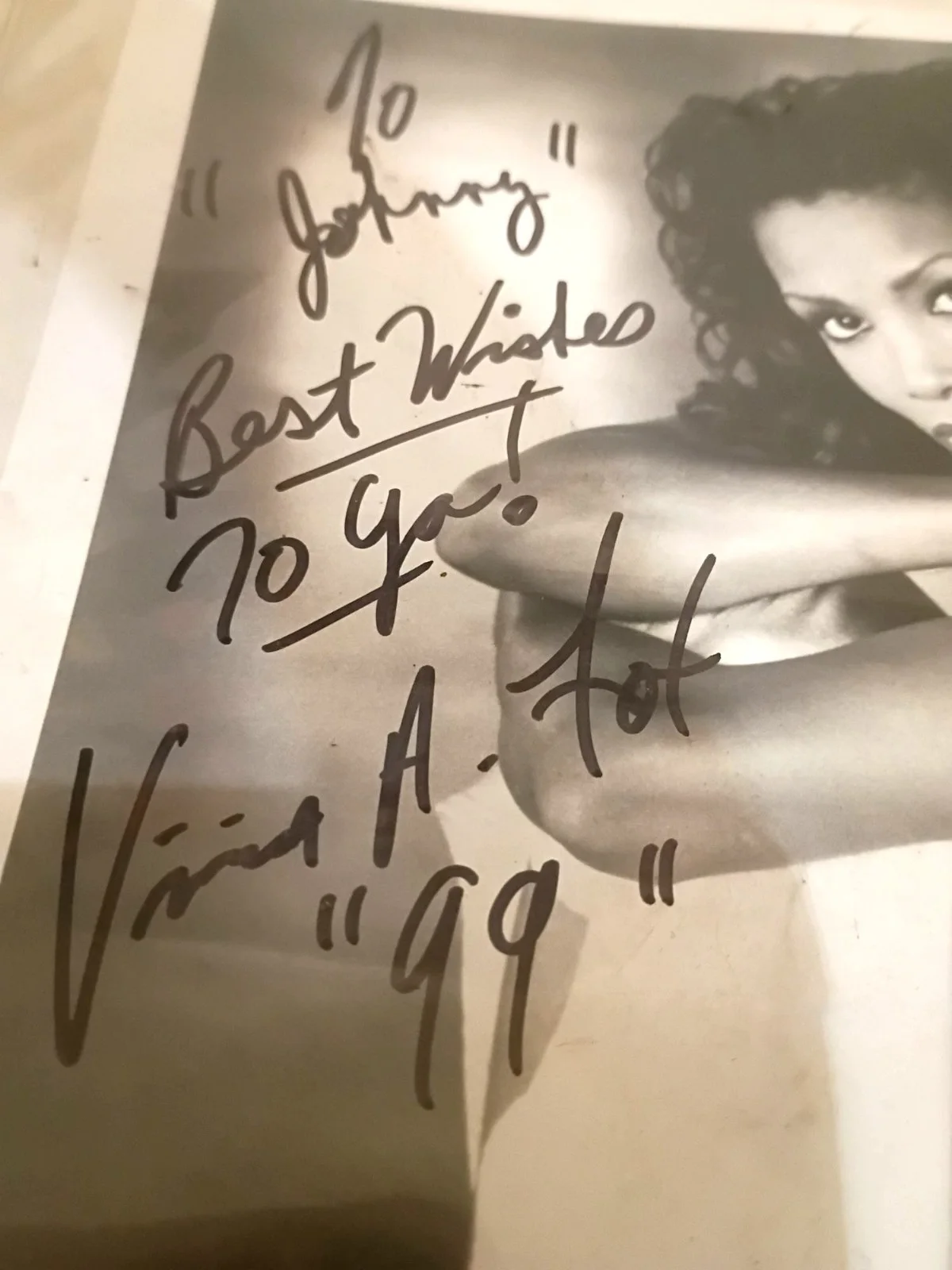 Vivica A. Fox Signed B & W 8x10 Pic to "Johnny" Autographed 1999 Hollywood Memor, изображение 3
