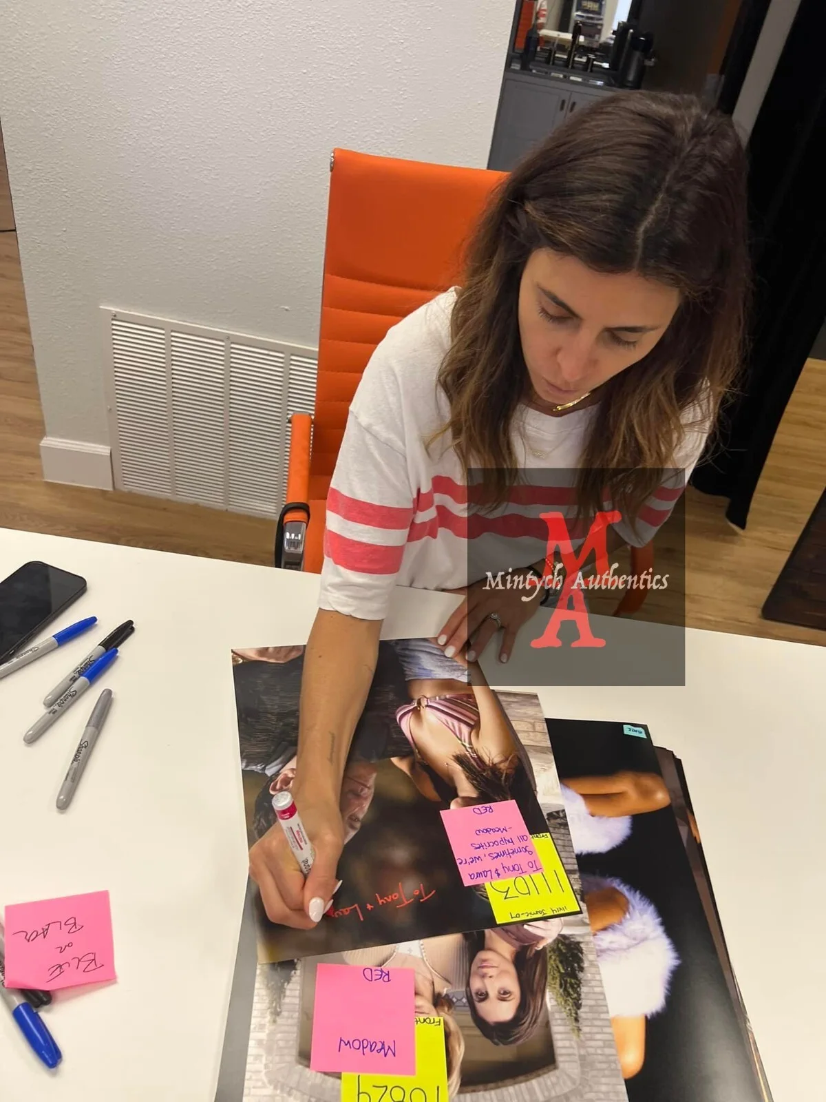 Jamie-Lynn Sigler — Jamie-Lynn Sigler The Sopranos autographed signed 8x10 photo Meadow Beckett COA, изображение 2