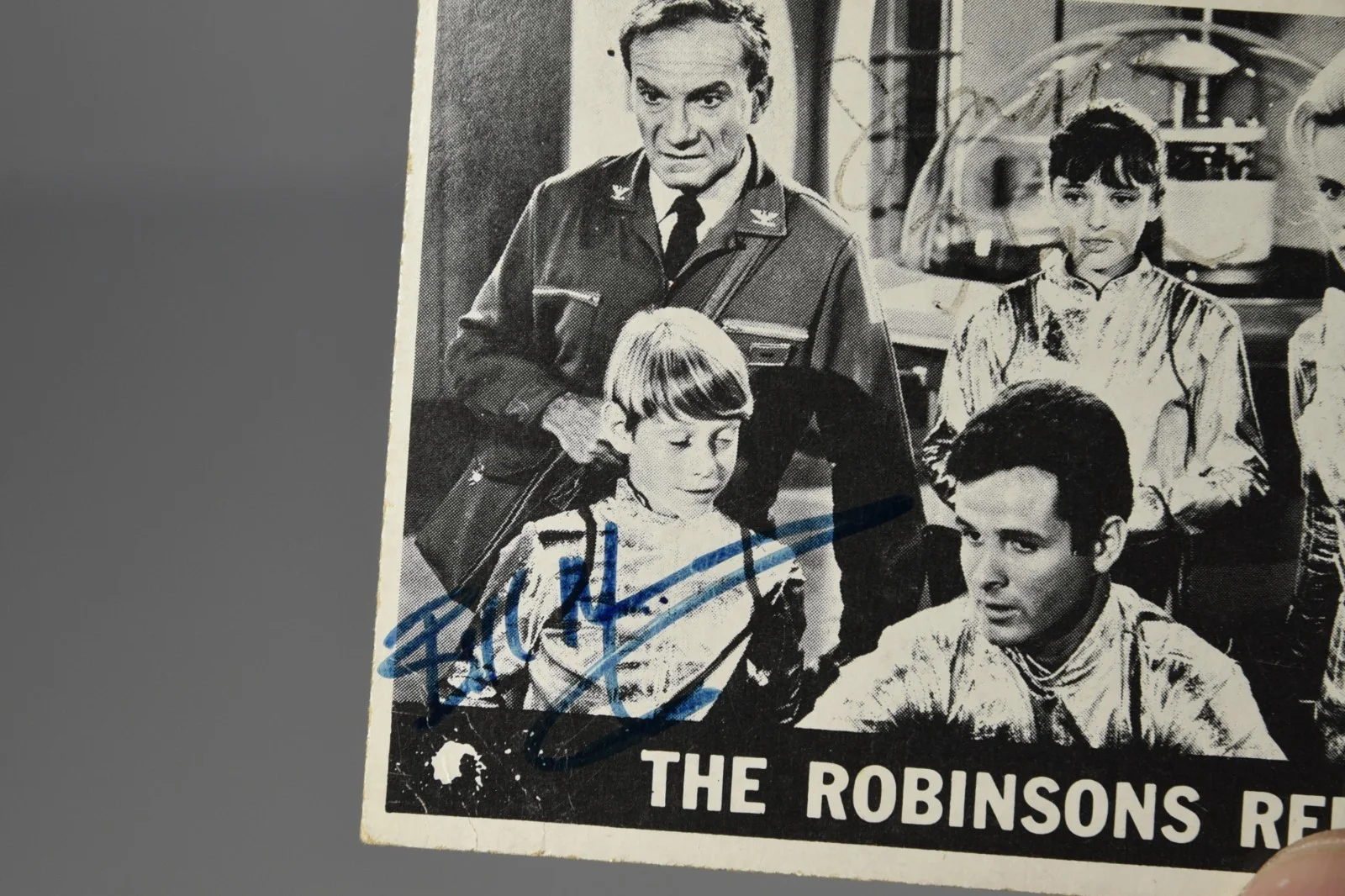 Vintage Lost in Space Autographed Trading Card Robinsons Report 1966, image 3