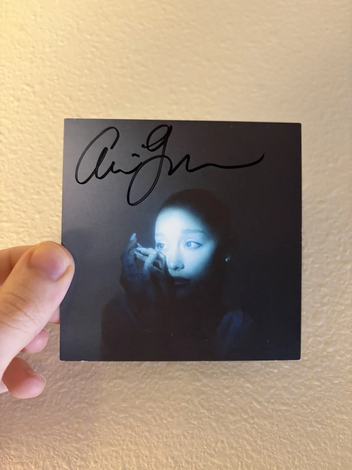 SIGNED Ariana Grande Eternal Sunshine Deluxe: Brighter Days Ahead Full Signature, изображение 2