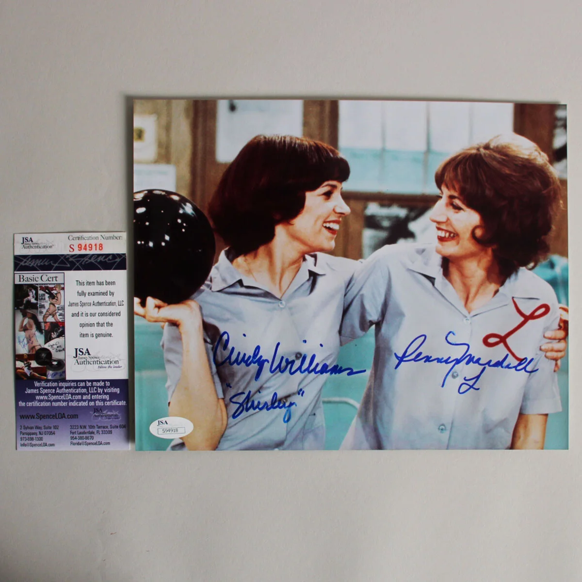 Cindy Williams & Penny Marshall Signed Photo 8x10 Laverne & Shirley - COA JSA, изображение 4