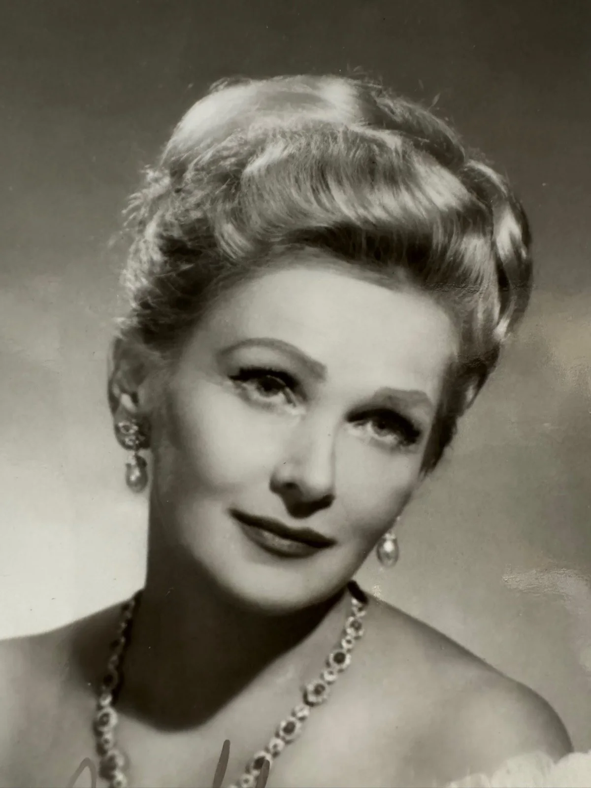 Elisabeth Schwarzkopf Signed 8x10 Photo with La Scala Autographs Invoice Provena, image 2