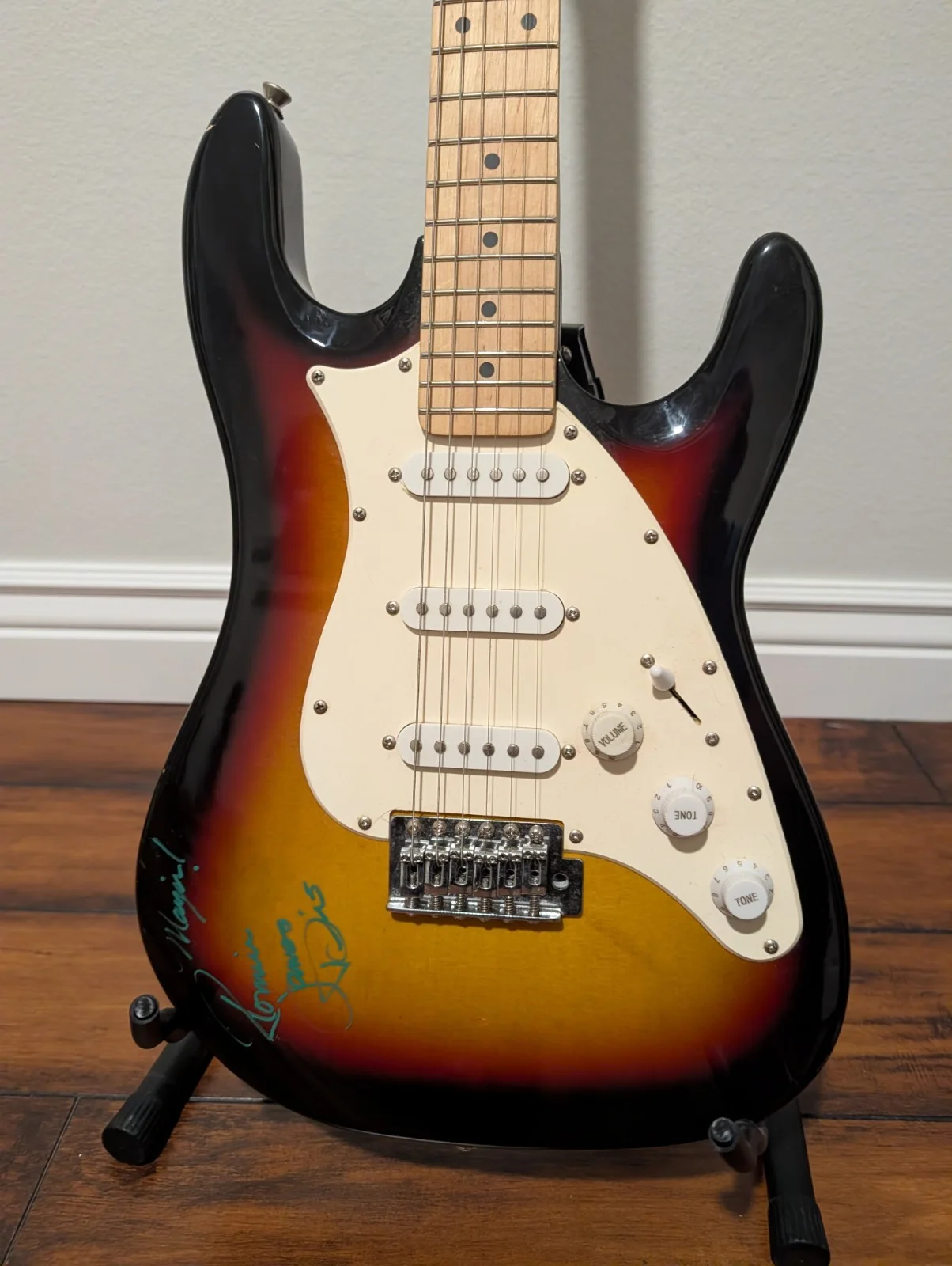 Ronnie James Dio Signed Guitar Sunburst Electric Metal Legend, изображение 2