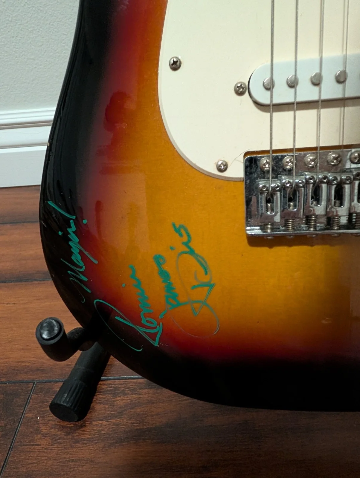 Ronnie James Dio Signed Guitar Sunburst Electric Metal Legend, изображение 4