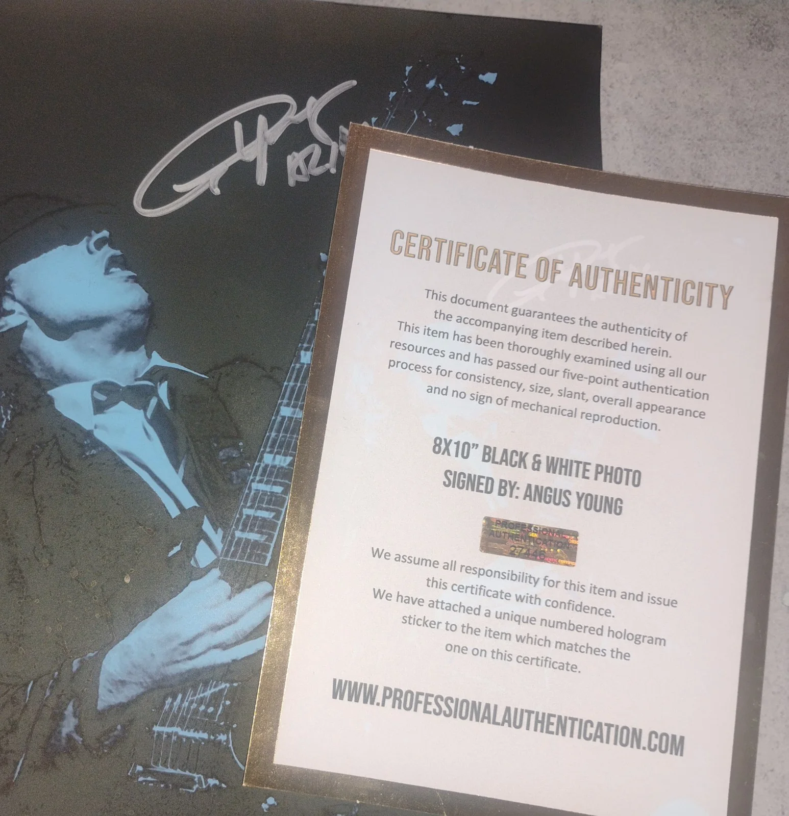 Angus Young Hand Signed 8x10 Photo COA - NO US TARIFFS, image 4