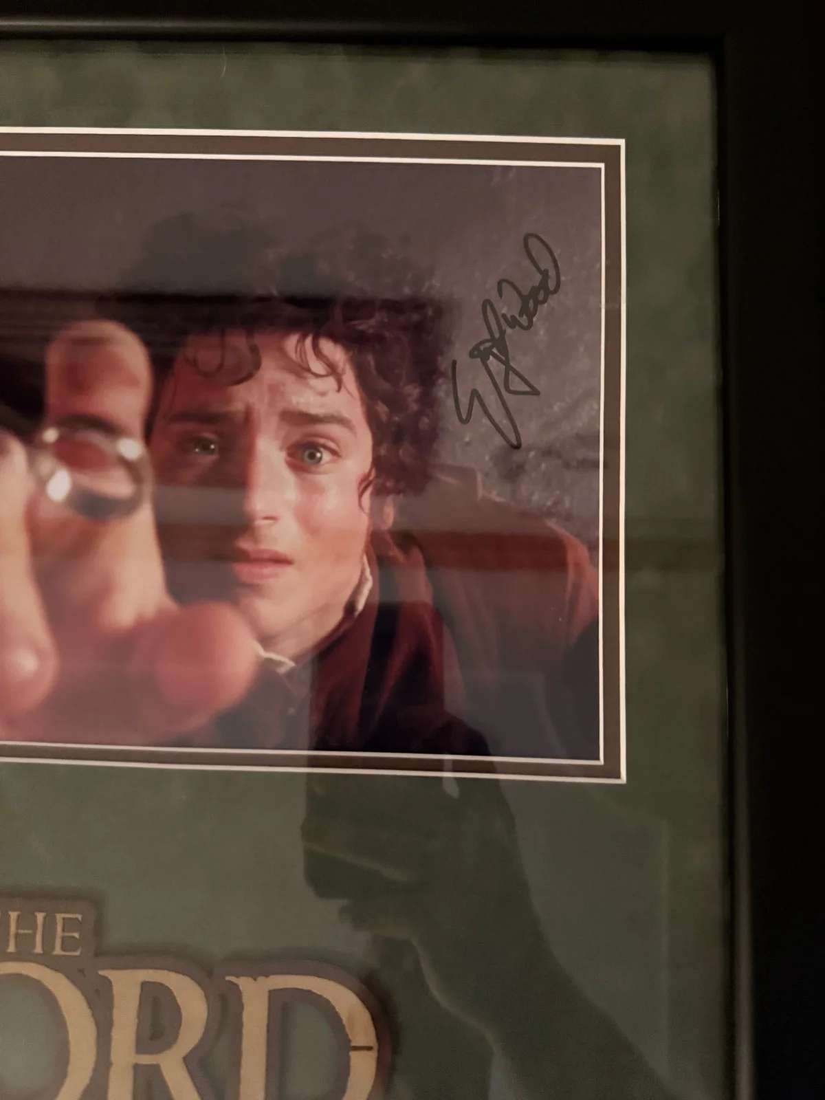 Elijah Wood — Elijah Wood Signed Autographed Framed Photo Lord Of The Rings 27x17 FRODO, изображение 2