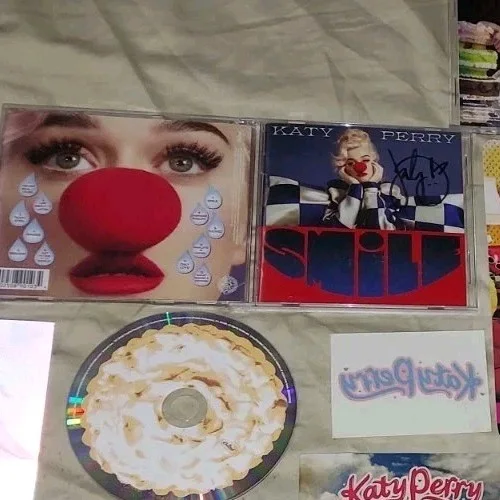 Katy Perry Autographed Hand SIGNED CD L@@K A Lot More Lifetime Collections FS, изображение 3