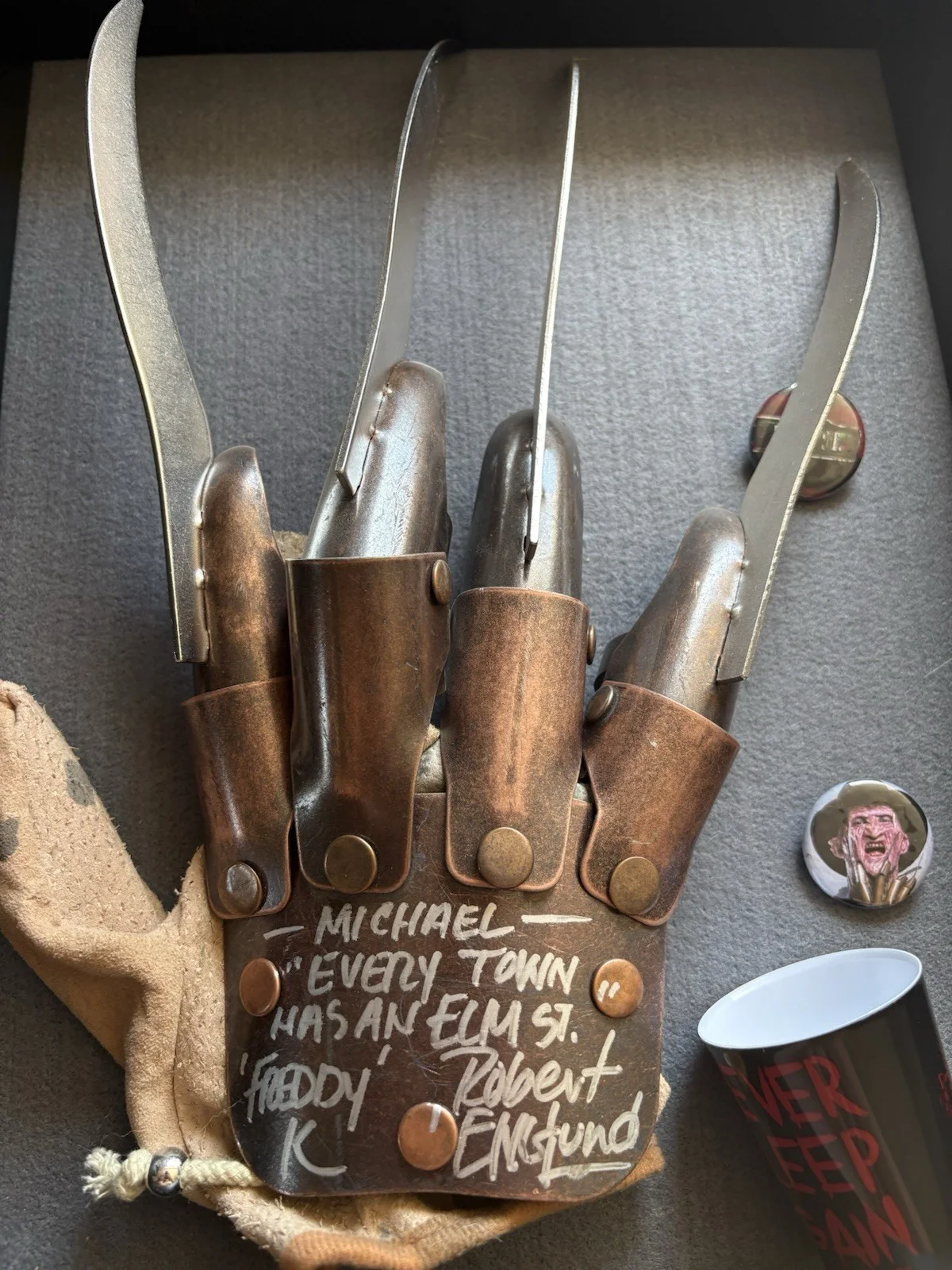 ROBERT Englund — A Nightmare On Elm Street Freddy Glove Signed By The Master Of Dreams Himself!
