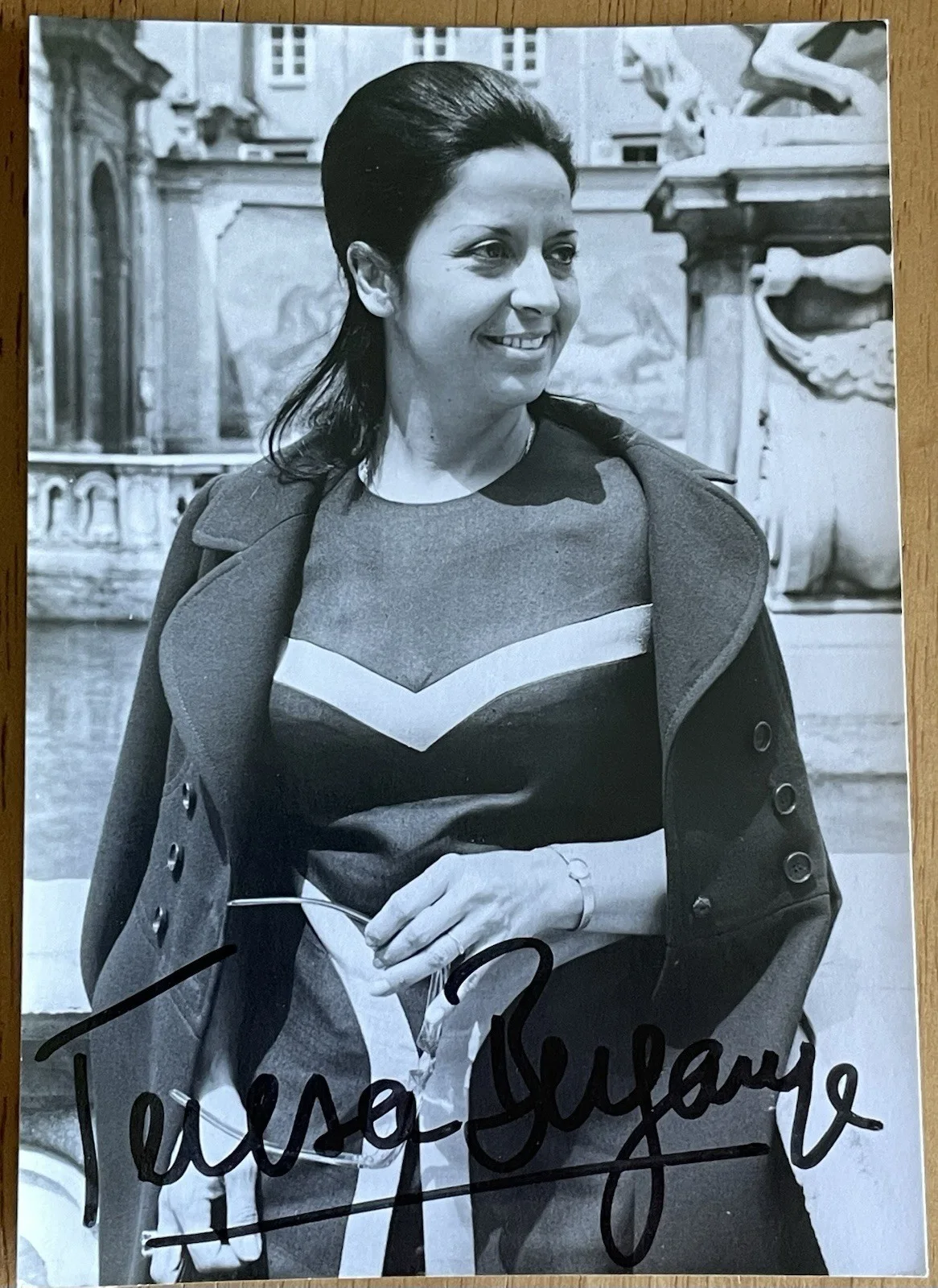 Spanish Opera Soprano Teresa Berganza Autograph Photo, image 2