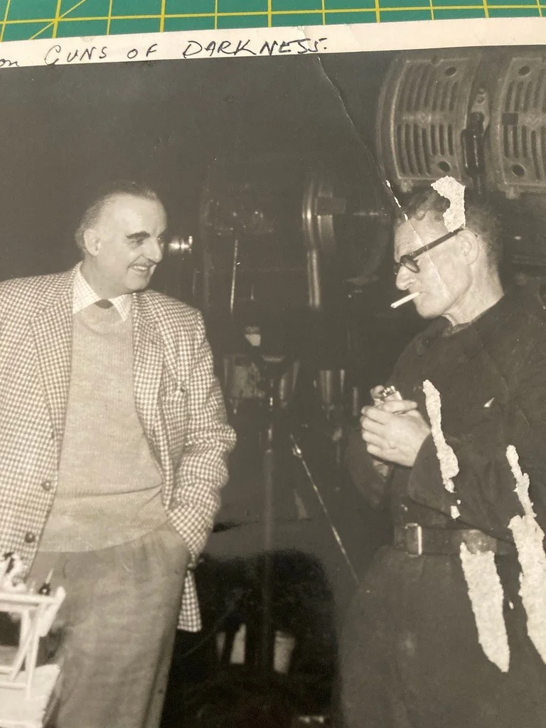Vintage large film photo behind scenes Anthony Asquith Guns of Darkness damaged, изображение 5
