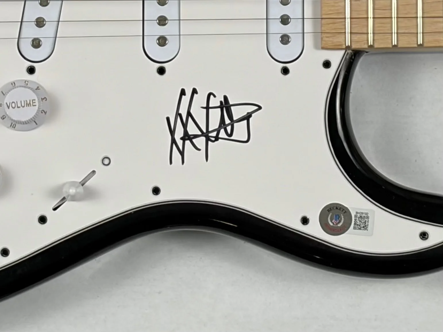 Taylor Momsen The Pretty Reckless Signed Autograph Electric Guitar Beckett COA, image 4