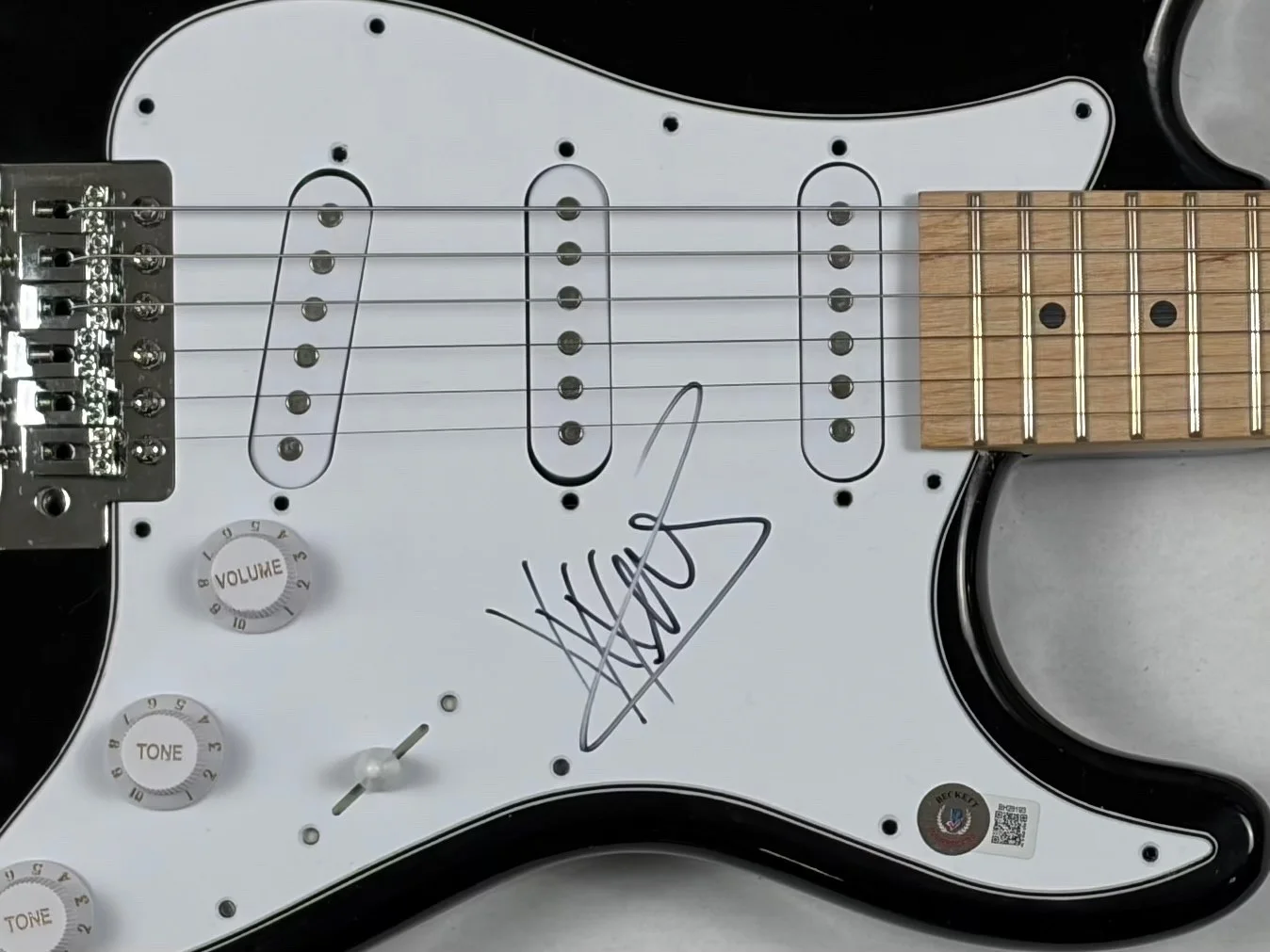 Taylor Momsen The Pretty Reckless Signed Autograph Electric Guitar Beckett COA, image 4