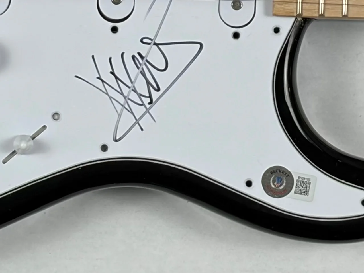 Taylor Momsen The Pretty Reckless Signed Autograph Electric Guitar Beckett COA, image 5