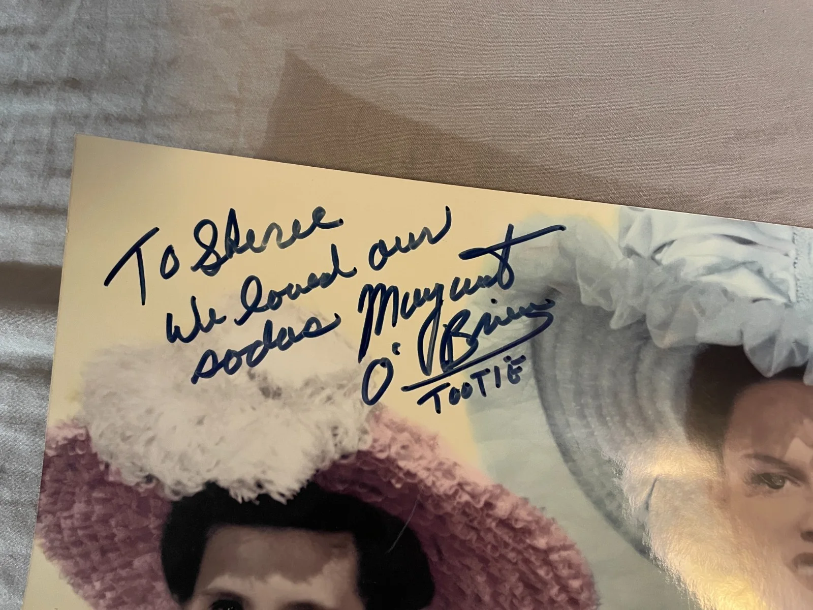 Margaret O'Brien SIGNED 8" x 10" Photo with Judy Garland 1940's Tootie, изображение 2
