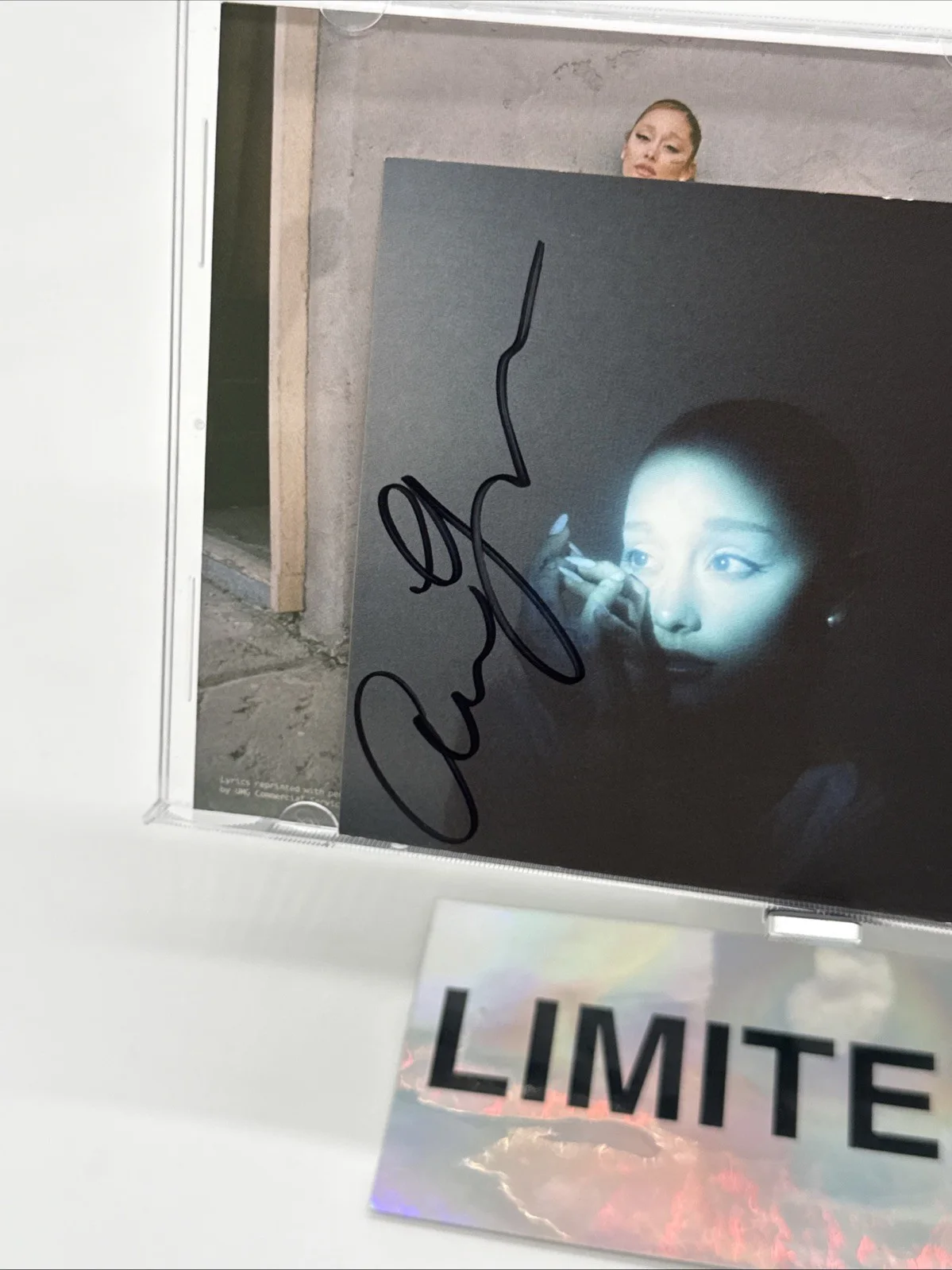 Ariana Grande Eternal Sunshine DELUXE: Brighter Days Ahead SIGNED CD *IN HAND*, изображение 2