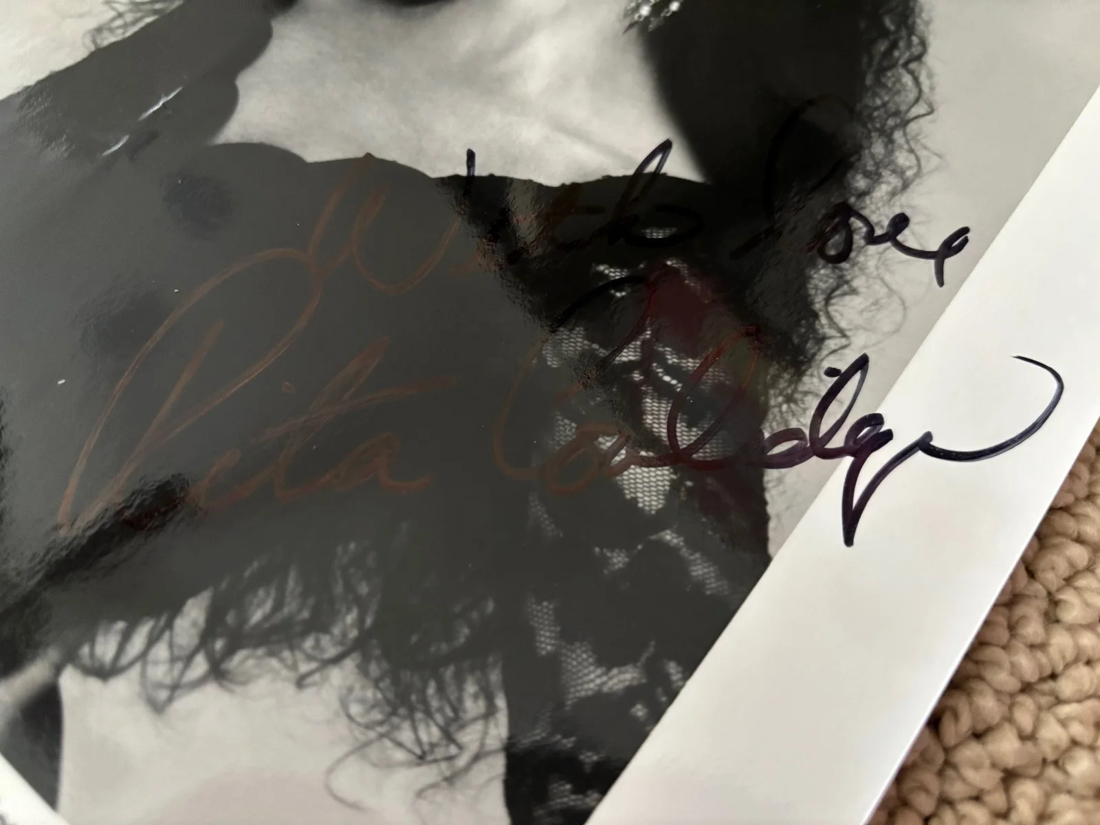Rita Coolidge – Signed (8” x 10”) Autographed black and white photo, image 2