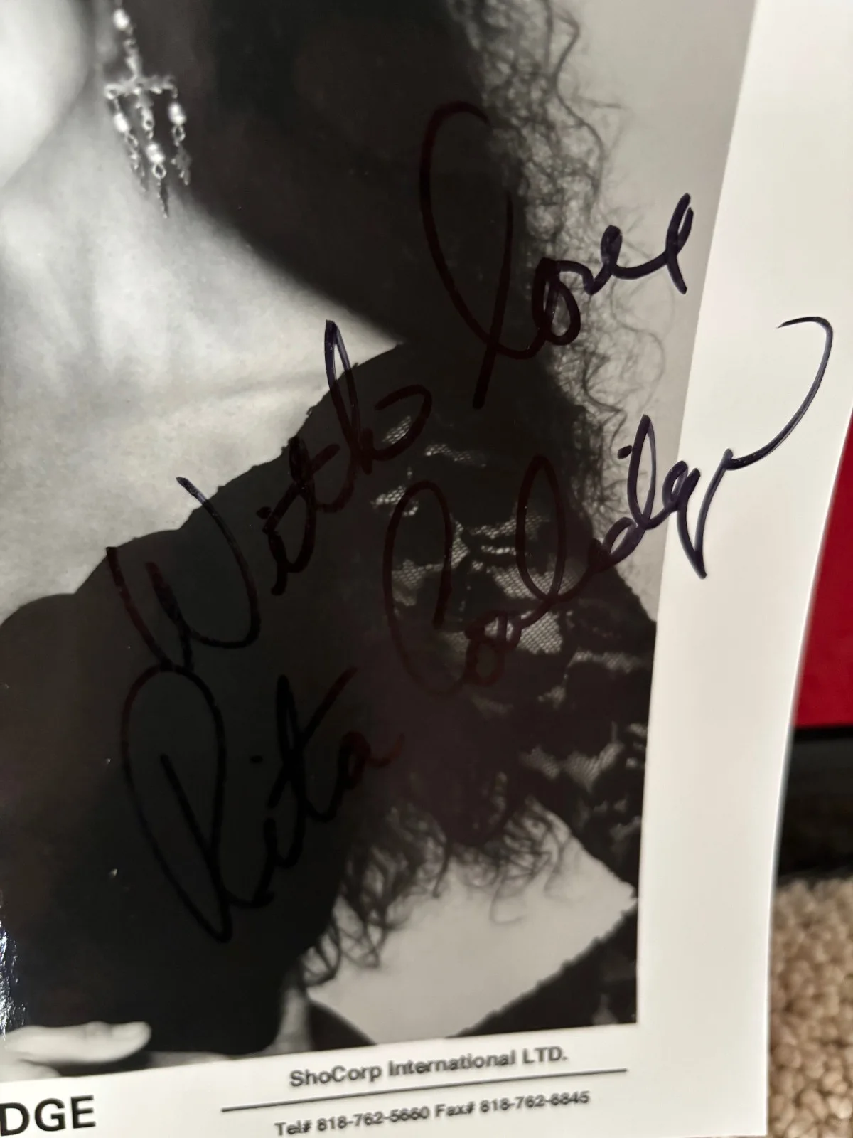 Rita Coolidge – Signed (8” x 10”) Autographed black and white photo, image 3