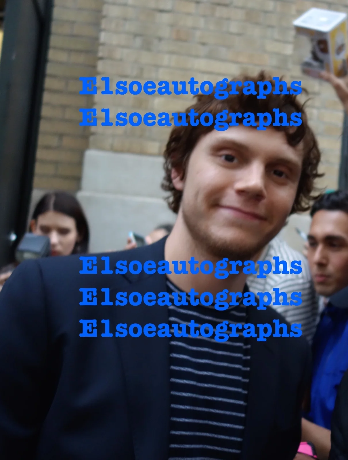 James McAvoy — James McAvoy, Evan Peters, Lana Condor & Alexandra Shipp signed Apocalypse Photo, изображение 3