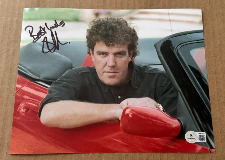 JEREMY CLARKSON — JEREMY CLARKSON SIGNED TOP GEAR 8X10 PHOTO BECKETT BAS #121