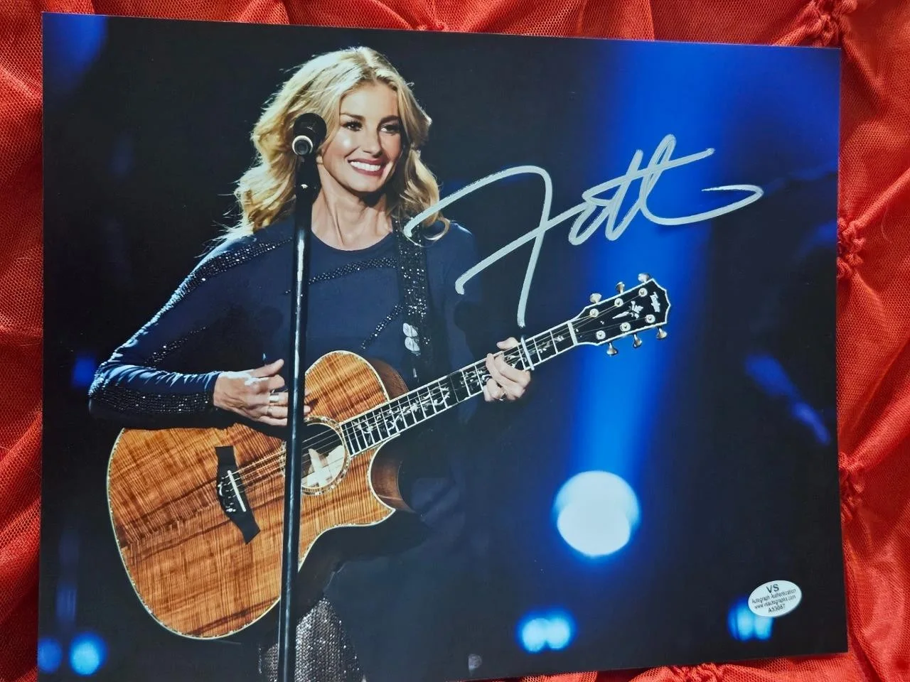 FAITH HILL — FAITH HILL HAND SIGNED AUTOGRAPHED 8X10 PHOTO PICTURE SINGER REAL AUTO SEXY COA