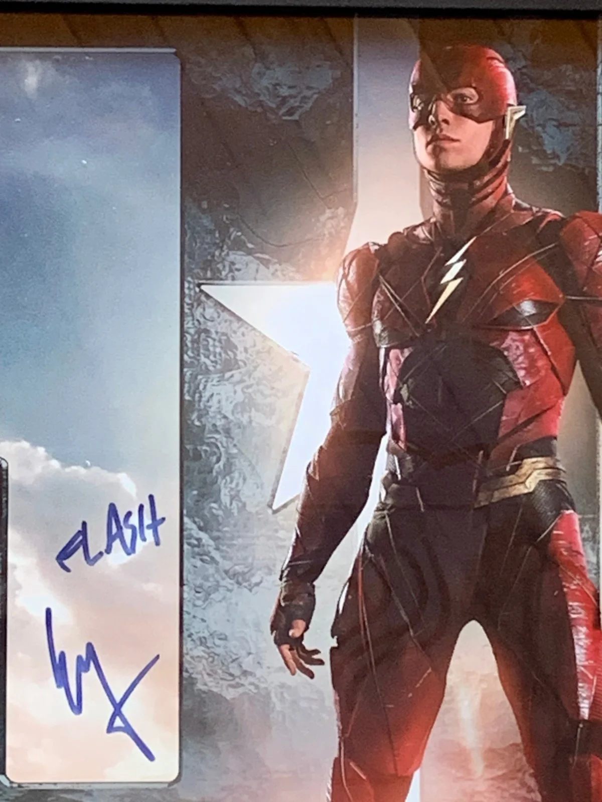Ezra Miller — Signed EZRA MILLER Justice League THE FLASH Beckett COA Framed 12.75" x 15.5", изображение 4