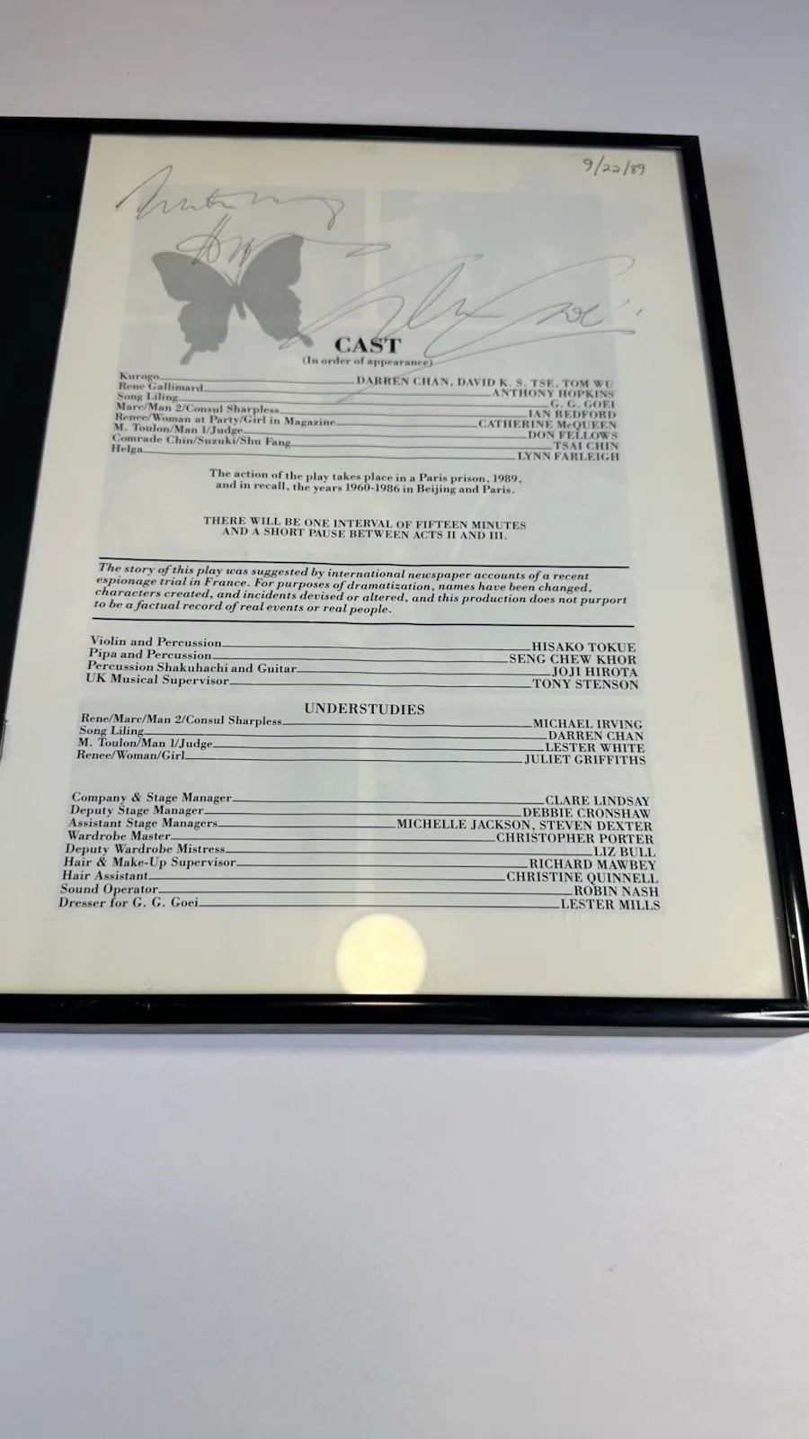 ANTHONY HOPKINS, GLEN GOEI — ANTHONY HOPKINS AND GG GOEI SIGNED "M Butterfly" BROADWAY PRODUCTION 1988 FRAMED, изображение 2