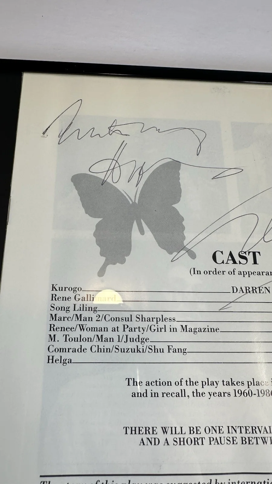 ANTHONY HOPKINS, GLEN GOEI — ANTHONY HOPKINS AND GG GOEI SIGNED "M Butterfly" BROADWAY PRODUCTION 1988 FRAMED, изображение 3